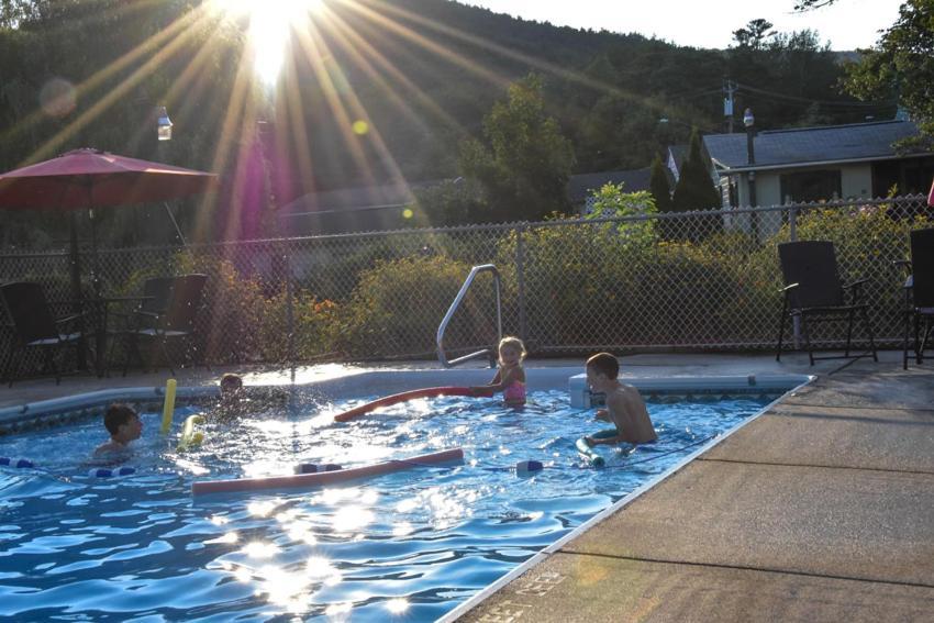 Adirondack Sunrise Lodge Lake George Exterior photo