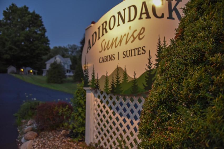 Adirondack Sunrise Lodge Lake George Exterior photo