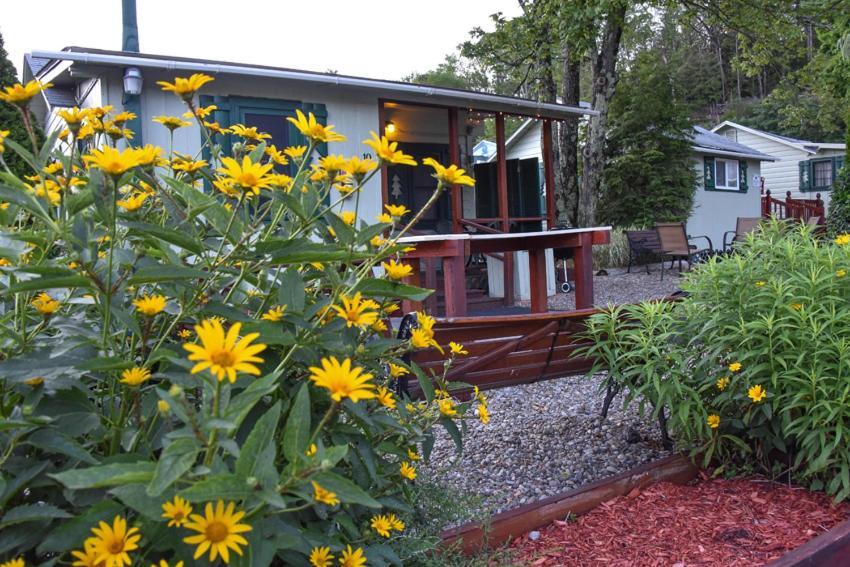 Adirondack Sunrise Lodge Lake George Exterior photo