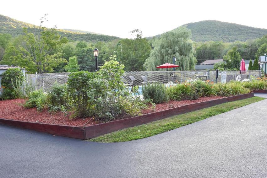 Adirondack Sunrise Lodge Lake George Exterior photo