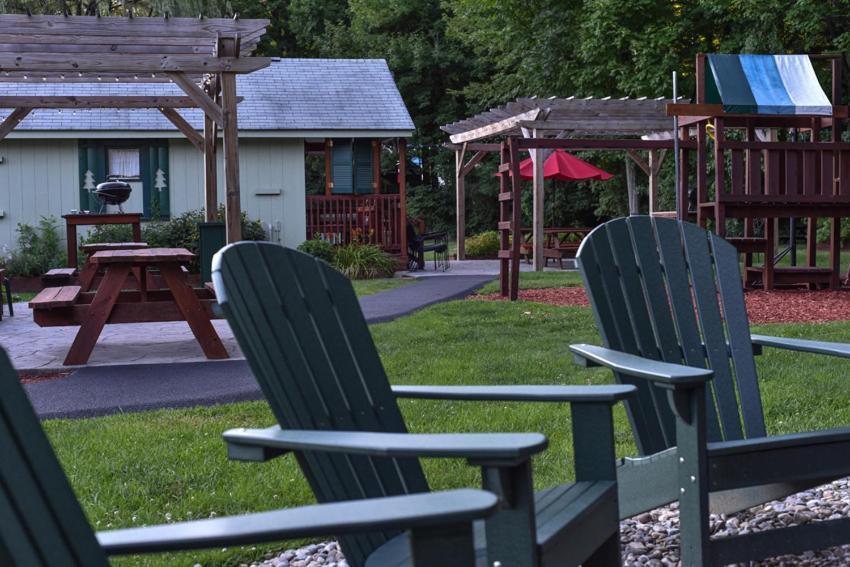 Adirondack Sunrise Lodge Lake George Exterior photo