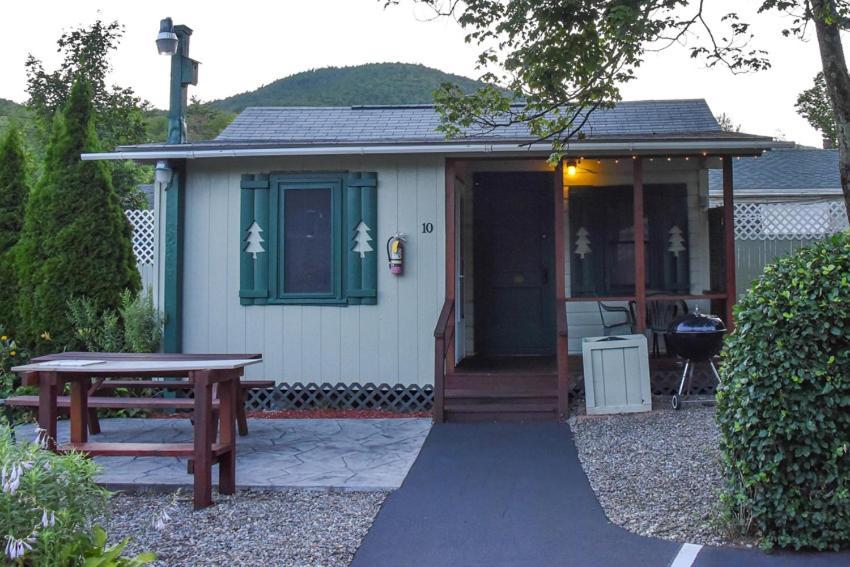 Adirondack Sunrise Lodge Lake George Exterior photo